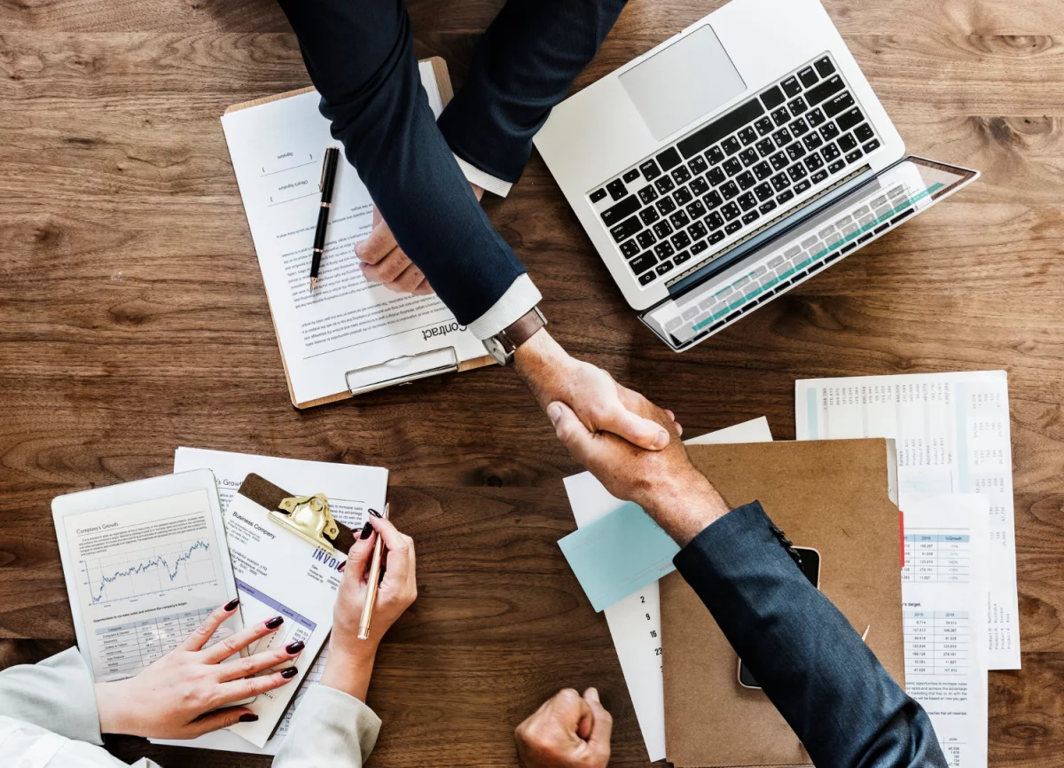Case study: jak wypożyczalnia mebli eventowych przygotowała event dla 1000 osób